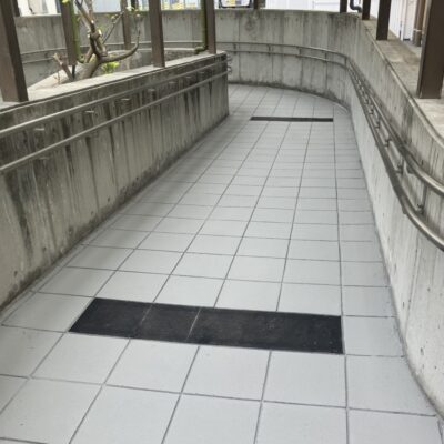 【ストリートプリント】施工実績-広島県尾道市　瀬戸田PA スロープ部ストリートプリント改修工事 (上り)